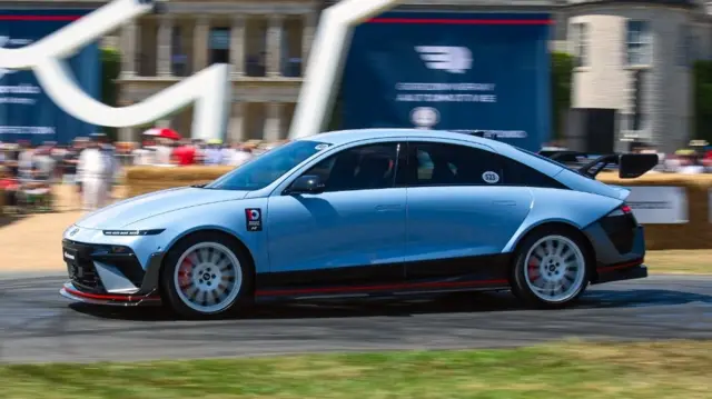 هیوندای آیونیک ۶ N دو موتور الکتریکی با حداکثر قدرت ۶۵۰ اسب بخار دارد