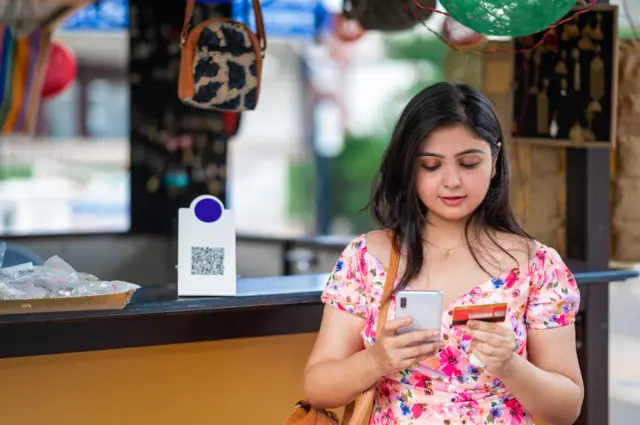 "जर आपण काही वस्तू विकत घेत असू ज्याने आपली कार्यक्षमता वाढत असेल तर आपण जास्त विचार न करता त्या वस्तू खरेदी केल्या पाहिजेत."