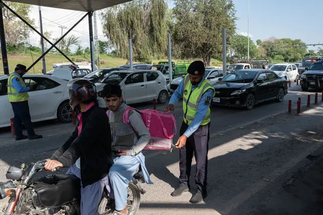 ငြိမ်းချမ်းရေးဆွေးနွေးပွဲ ကျင်းပမယ့် အစ္စလာမာဘတ်မြို့မှာ လုံခြုံရေးတင်းကျပ်