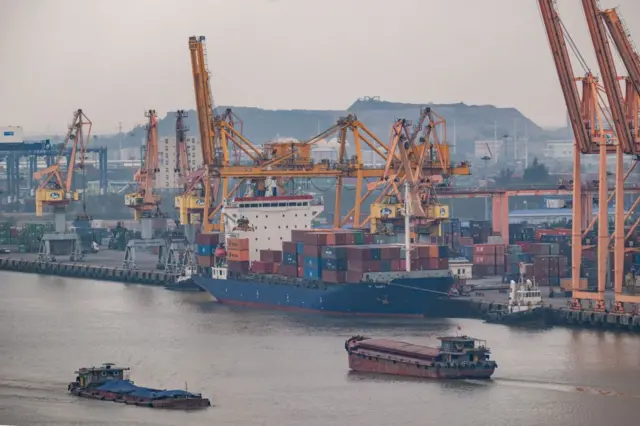 Cảng hàng hóa tại Hải Phòng