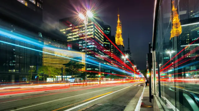 Vista noturna da avenida Paulista