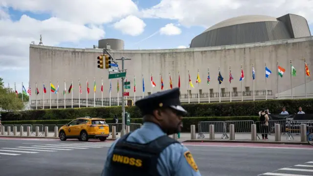 যুক্তরাষ্ট্রে জাতিসংঘের সদর দপ্তরে জাতিসংঘের সদস্য রাষ্ট্রের প্রধান সাধারণ পরিষদের অধিবেশনে যোগ দিতে আসেন। ছবি – ২০শে সেপ্টেম্বর ২০২৪