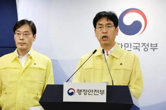 김민재 행정안전부 차관이 27일 오전 서울 종로구 정부서울청사에서 국가정보자원관리원 화재 관련 브리핑을 하고 있다