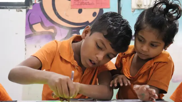 students in signal school