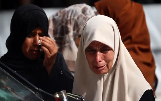 रफाच्या रस्त्यांवर उतरले इस्रायली रणगाडे, शहरात तुफान गोळीबार, 45 जणांचा मृत्यू