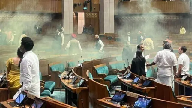 நாடாளுமன்றத்தில் பாதுகாப்பு அத்துமீறல்