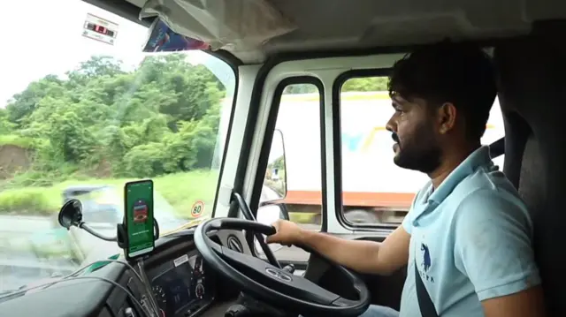 ట్రక్ డ్రైవర్లను అలర్ట్ చేసే యాప్