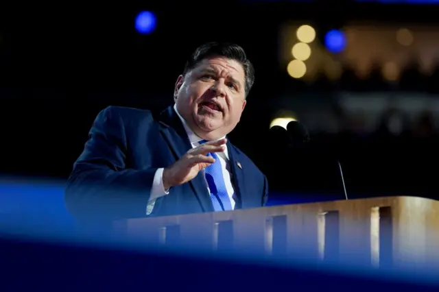 El gobernador demócrata de Illinois, JB Pritzker, durante la Convención Nacional Demócrata, el 20 de agosto de 2024 en Chicago.