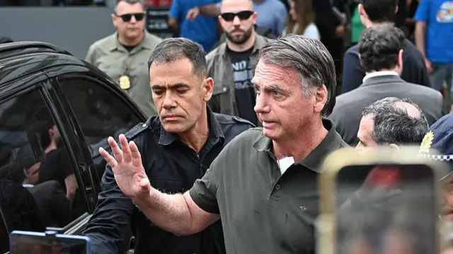 Bolsonaro deixa hospital em Brasília em 14 de setembro 