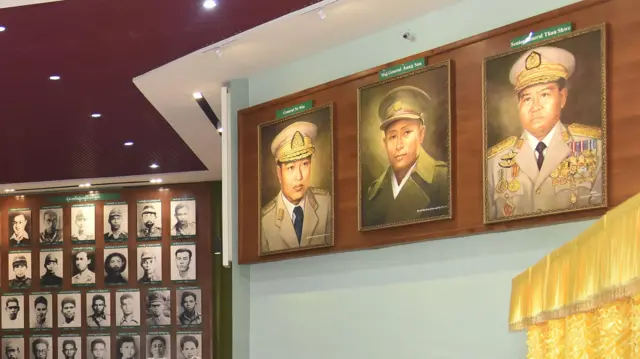 တပ်မတော်စစ်သမိုင်းပြတိုက်မှာတွေ့ရတဲ့ ဗိုလ်ချုပ်မှူးကြီးသန်းရွှေရဲ့ ပန်ချီကား