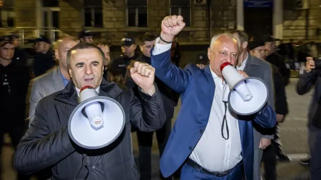 Лидеры молдавского пророссийского "Патриотического блока" Игорь Додон (справа) и Василий Тарле