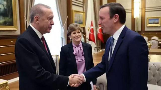Cumhurbaşkanı Recep Tayyip Erdoğan, Salı günü ABD'li senatörler Jeanne Shaheen ve Chris Murphy'i kabul etti