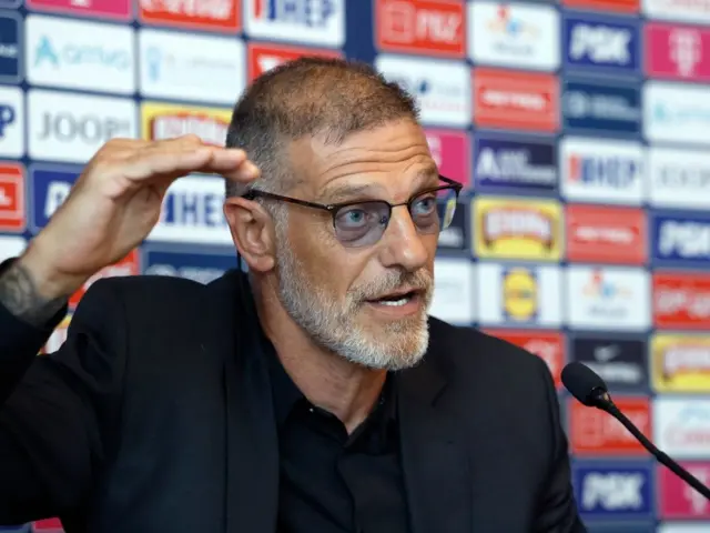 Slaven Bilić, bivši fudbaler splitskog Hajduka, engleskih Vest Hema i Evertona, a bio je trener u mnogim klubovima, između ostalih moskovskoj Lokomotivi, Bešiktašu iz Istanbula, engleskih Vest Hema, Vest Bromvič Albiona i Votforda
