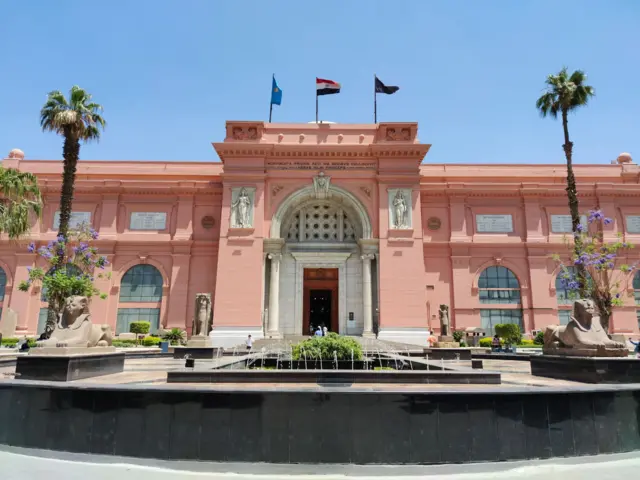 تمت سرقه السوار من مخازن قسم الترميم بالمتحف المصري القديم في التحرير