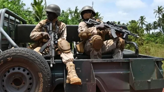 Aworan awon jagunjagun to gbe ibọn dani