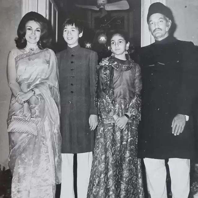 مکرم جاہ اپنی اہلیہ اور بچوں کے ہمراہ