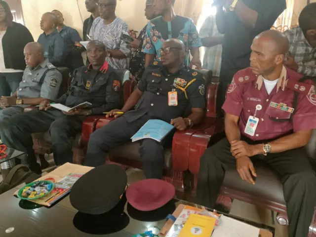 Àwọn ẹ̀ṣọ́ ààbò lásìkò ìpàdé wọn 