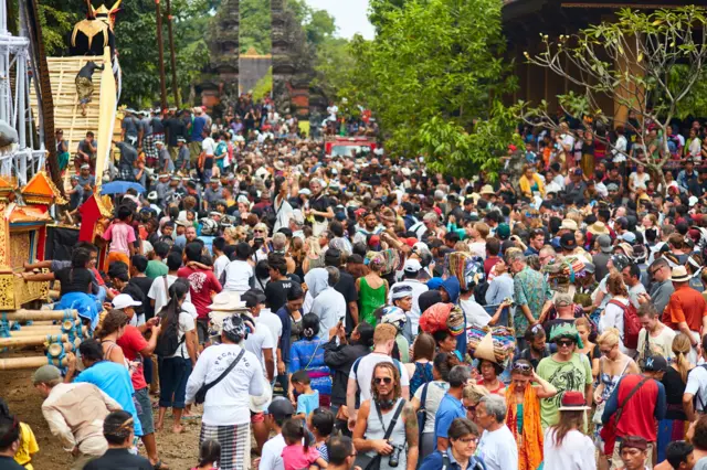 Suasana upacara kremasi di Pulau Bali yang menjadi salah satu daya tarik turis.