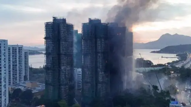 Знищений пожежею житловий комплекс