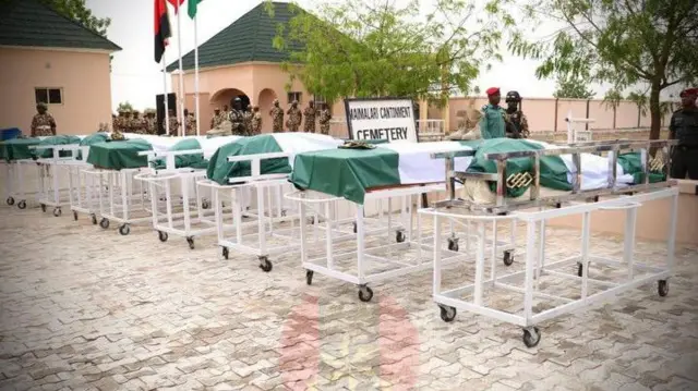 Foto of casket wey dem cover wit Nigeria flag
