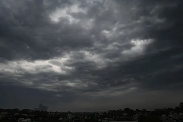 Gujarat Monsoon : ગુજરાતમાં ભારે વરસાદી સિસ્ટમ ઉત્તર તરફ ખસી, આગામી દિવસોમાં કેવું રહેશે હવામાન?