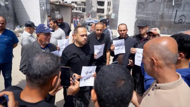 مازال لُبد يحاول معرفة مصير ابنه بجميع الوسائل المتاحة لديه.