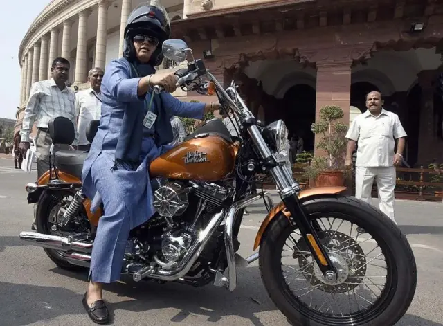 হার্লে ডেভিডসনে সওয়ার ভারতের সাংসদ রঞ্জিত রাজন