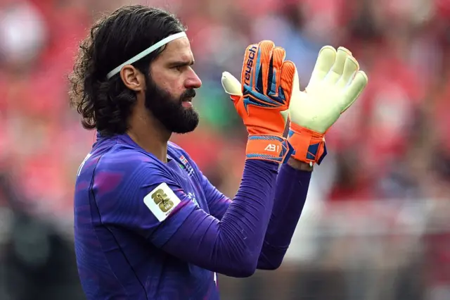 O goleiro Alisson