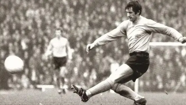 سجل إيان بتلر ركلة الجزاء الثانية لهال سيتي