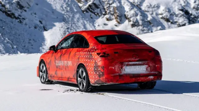 بنز در هفتههای اخیر تصاویری از مدلهای استتارشده نسل جدید CLA منتشر کرده است