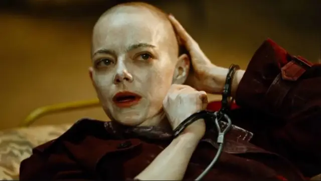 एम्मा स्टोन - बुगोनियातील एक दृश्य