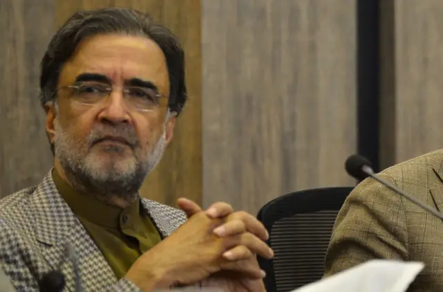 پیپلز پارٹی کے سینیئر رہنما قمر زمان کائرہ کا کہنا ہے کہ ’ہم مسلم لیگ کے ساتھ نہیں ہم ریاست کے مفاد کے ساتھ ہیں۔ 