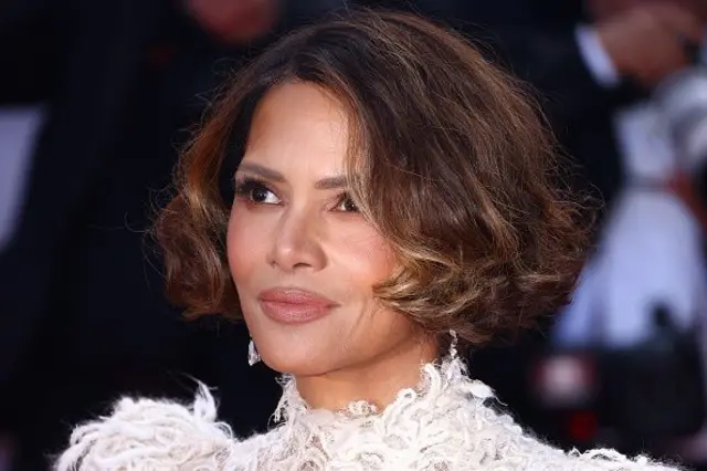 A atriz Halle Berry participa do tapete vermelho da cerimônia de encerramento do 78º Festival de Cannes
