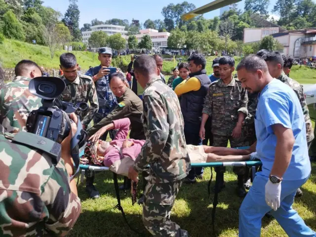 घाइतेको उद्धार गर्न नेपाली सेनाको हेलिकप्टर प्रयोग भएको छ 