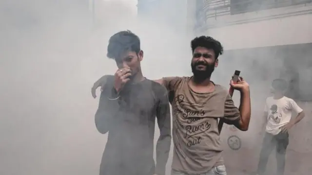 গাড়ির কালো ধোঁয়া, ফ্যাক্টরির ধোঁয়া ইত্যাদি ফুসফুসের ক্যান্সার সৃষ্টিতে ভূমিকা রাখে