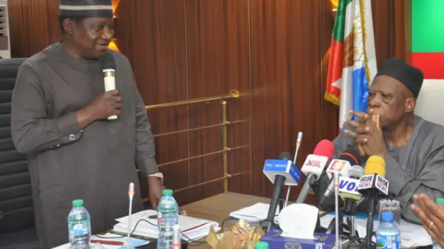 Gomina ipinlẹ Plateau ati alaga igbimọ alasẹ ẹgbẹ APC nibi ipade