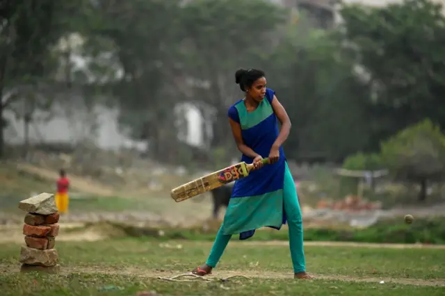 மகளிர் விளையாட்டு, பெண்கள், இந்தியா, கிரிக்கெட், பேட்மிண்டன் 
