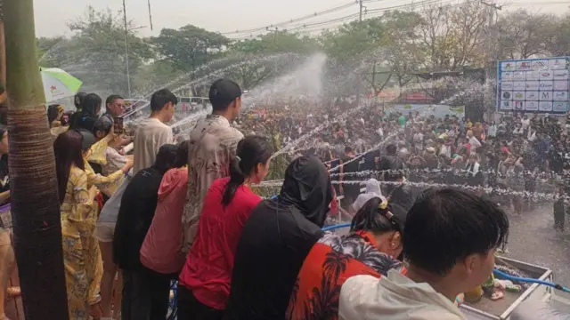 မန္တ‌လေးသင်္ကြန်မှာဗုံးပေါက်ကွဲလို့ ကလေးငယ်အပါ ၈ ဦးဒဏ်ရာရ