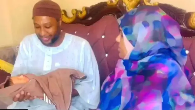 Bashayar al-Fadil ati ọkọ rẹ n woju ọmọ wọn tuntun