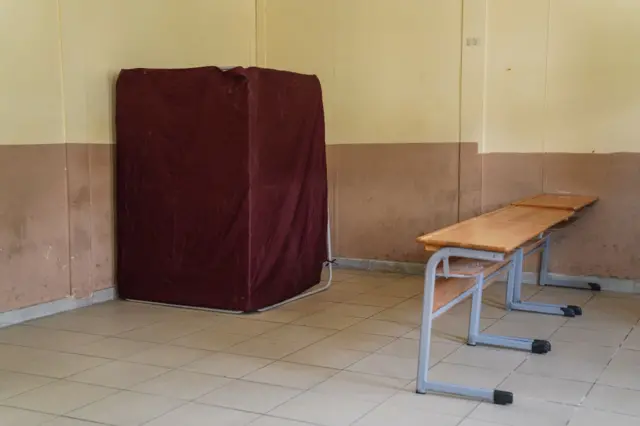 Refakatçi gerektiren bir durumunuz yoksa kabine tek başınıza girmeniz gerekecek