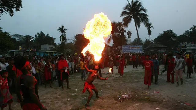 বাংলাদেশের চৈত্র সংক্রান্তির মেলার একটি দৃশ্য