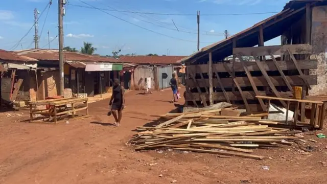 Gbogbo adugbo pa lọlọ