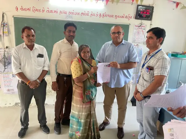 બીબીસી ગુજરાતી ગુજરાત ચૂંટણી એસઆઈઆર શિક્ષક બીએલઓ શિક્ષણ