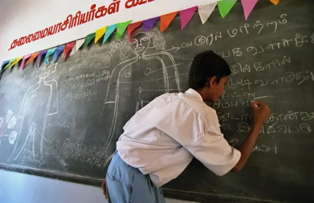 பள்ளிகளில் சாதி