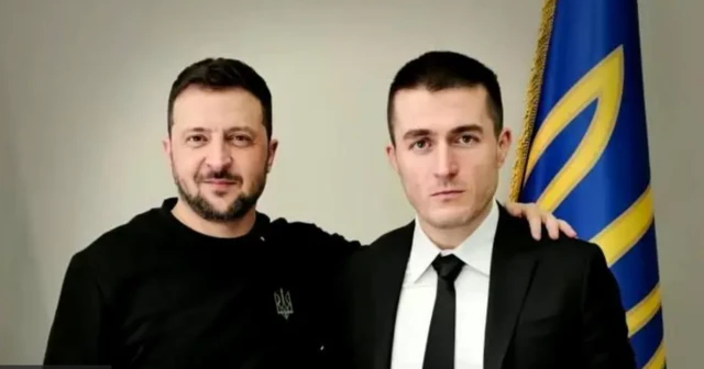 Lex Friedman ve Zelenskiy birlikte poz veriyor