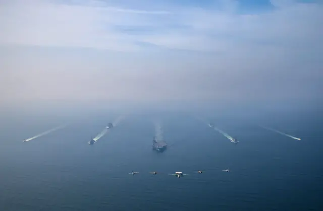 ইউএসএস আব্রাহাম লিংকন স্ট্রাইক গ্রুপ, গত ৬ই ফেব্রুয়ারি আরব সাগরে অবস্থানের সময়ের ছবি 
