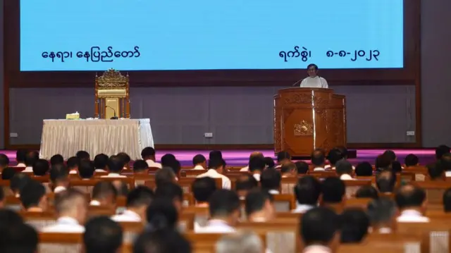 အစည်းအဝေးကို ထိပ်တန်းတာဝန်ရှိသူ ၃၈၀ ကျော်အထိ တက်ရောက်