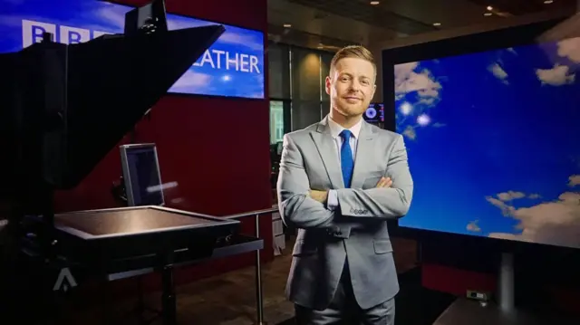 Tomasz Schafernaker w studiu BBC.