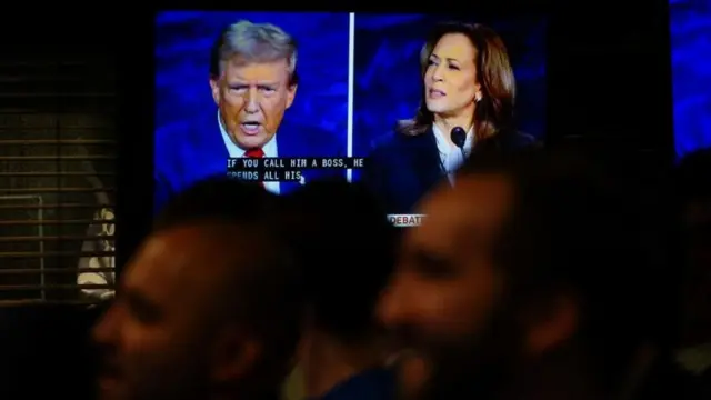 टेलिभिजन बहसका क्रममा ट्रम्प र ह्यारिस