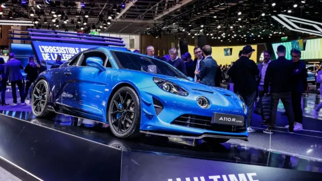 نمای جلوی مدل دو نفره آلپین A110 در نمایشگاه خودروی پاریس